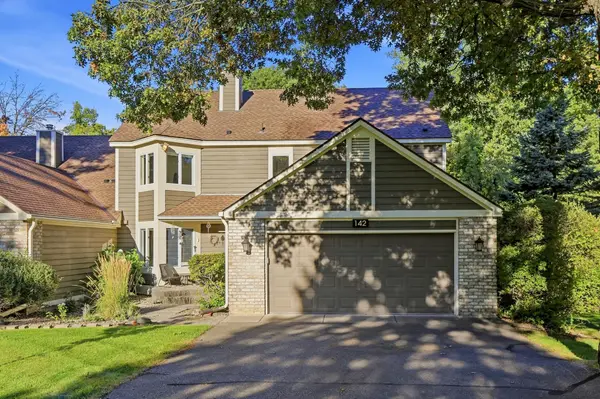 142 Wildwood Bay DR, Mahtomedi, MN 55115