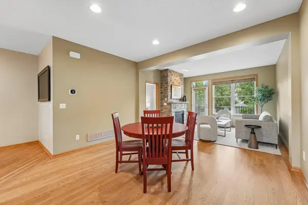 10733 Falling Water LN #B, Woodbury, MN 55129