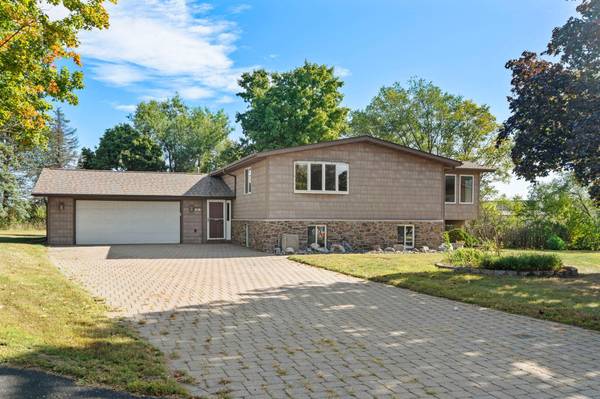 302 Jennifer LN, Jordan, MN 55352