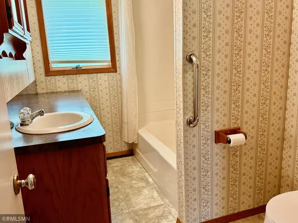 638 Pennsylvania AVE, Adrian, MN 56110