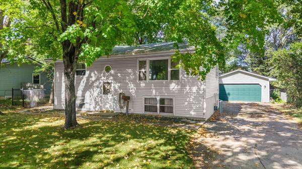 324 11th AVE SW, Cambridge, MN 55008