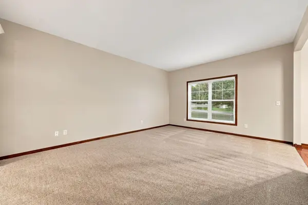 2109 Rockridge CIR, Shakopee, MN 55379