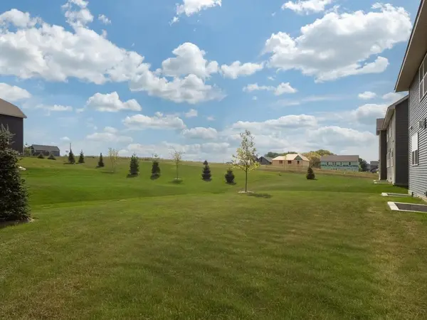 10691 Bent Pine LN, Woodbury, MN 55129