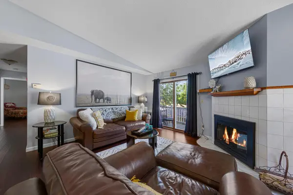 1042 E Travelers TRL, Burnsville, MN 55337