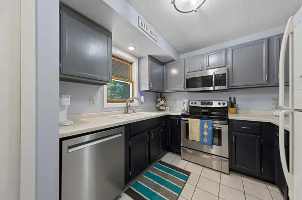 1042 E Travelers TRL, Burnsville, MN 55337