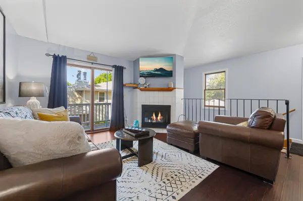 1042 E Travelers TRL, Burnsville, MN 55337