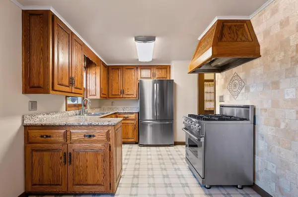 1934 DEBRA LN, Green Bay, WI 54302-2218