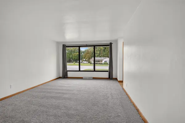 1607 CORMIER RD, Green Bay, WI 54313-7910