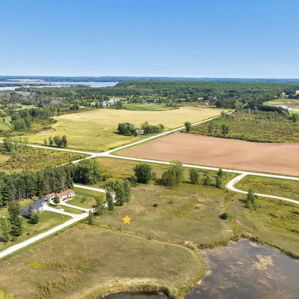 N SUMMERSET CIR #5, Sturgeon Bay, WI 54235