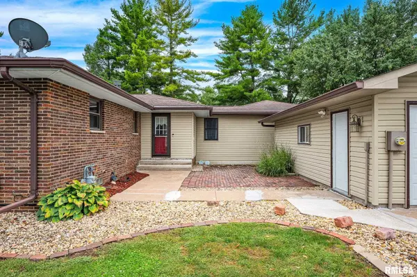 108 S STATE ST, Henderson, IL 61439