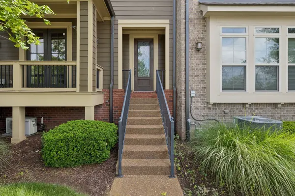 1102 Smokewood Way, Nashville, TN 37221