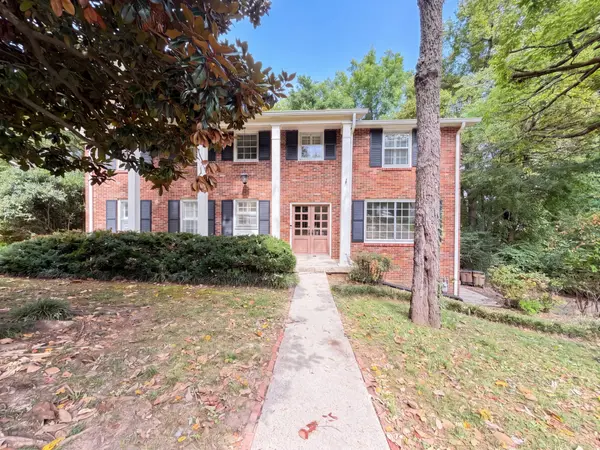 840 Highland Crest Dr, Nashville, TN 37205