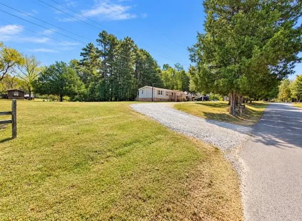 3494 Trace Creek Rd, White Bluff, TN 37187