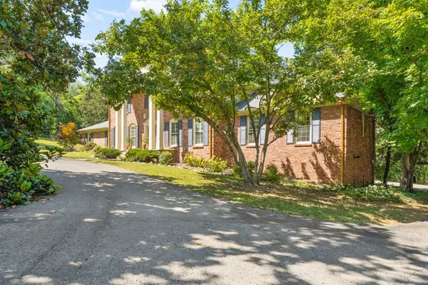 806 Willowdale Ct, Nashville, TN 37220