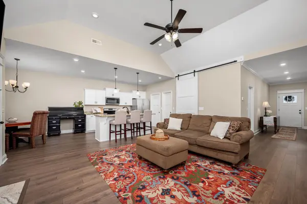 329 Chase Dr, Clarksville, TN 37043