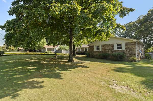 126 Robin Hood Rd, Dickson, TN 37055