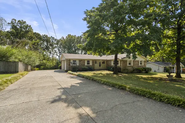 126 Robin Hood Rd, Dickson, TN 37055