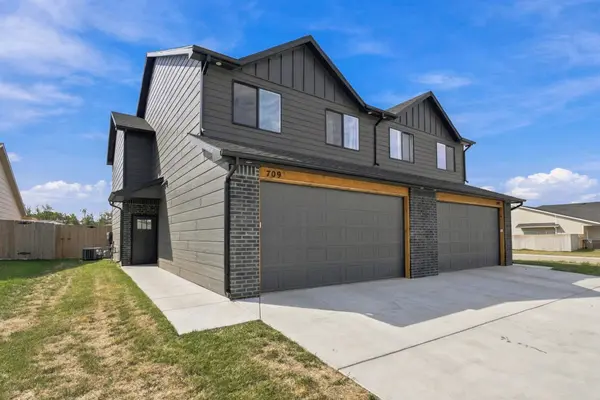 707 E Briarbrook Ln, Park City, KS 67147