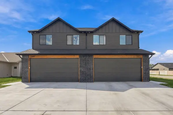 707 E Briarbrook Ln, Park City, KS 67147