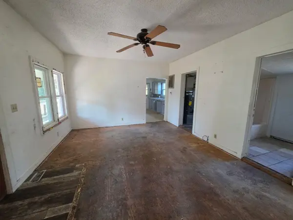 406 N Garfield ST, Willow Springs, MO 65793