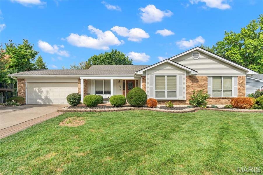 37 Great Lakes DR, St Peters, MO 63376