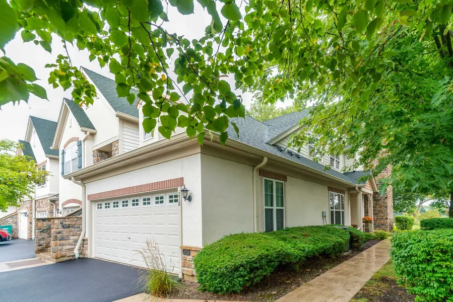 210 Shadow Creek CIR #210, Vernon Hills, IL 60061
