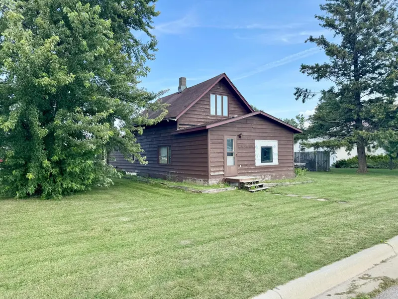 102 5th AVE SE, Baudette, MN 56623