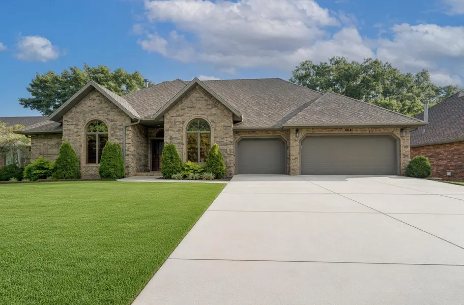4946 S Bellhurst AVE, Springfield, MO 65804