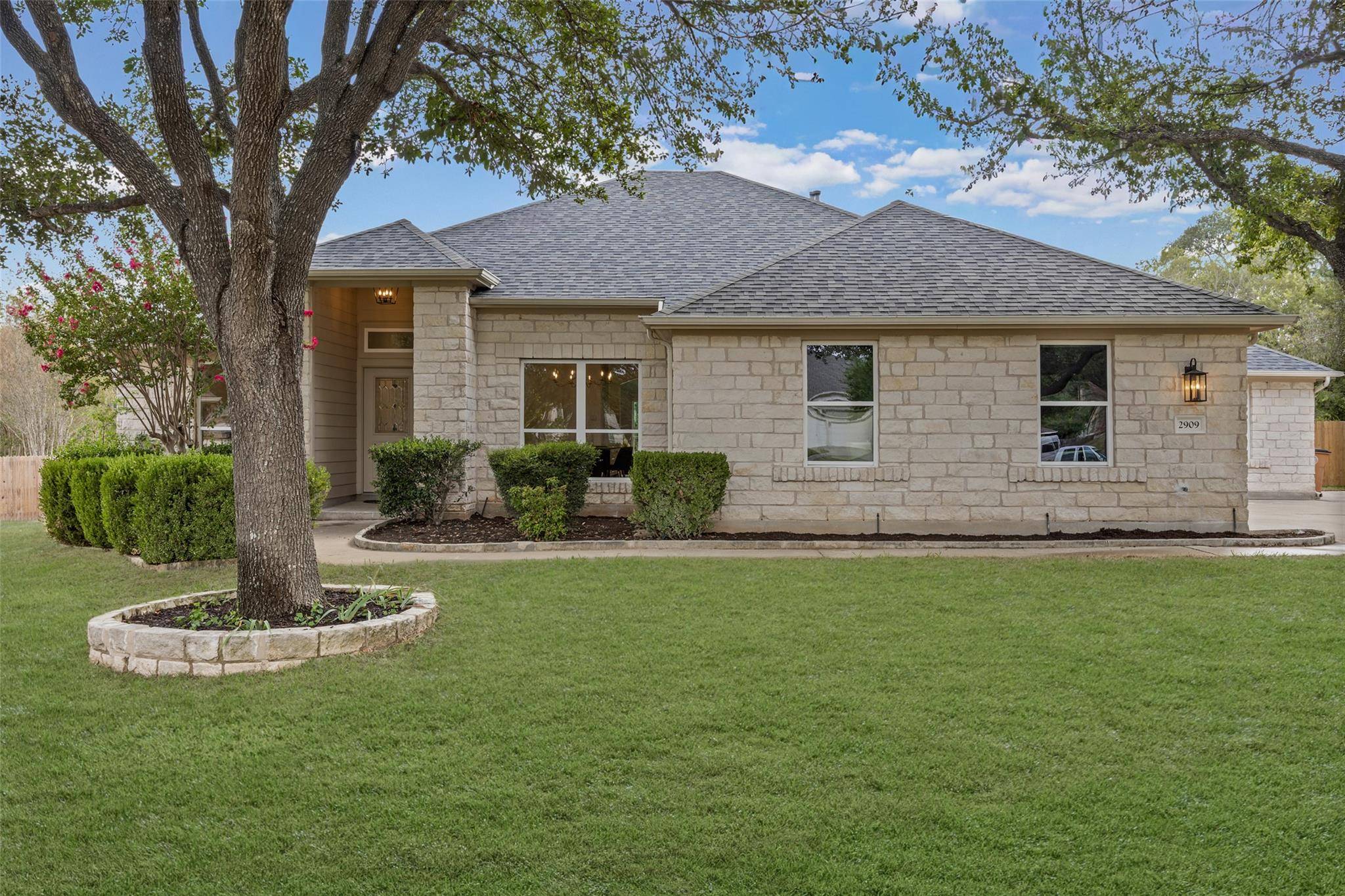 2909 Cavern Mist LN, Austin, TX 78739