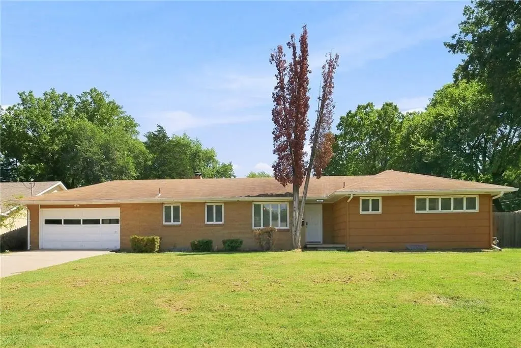 1405 N McCoy ST, Independence, MO 64050