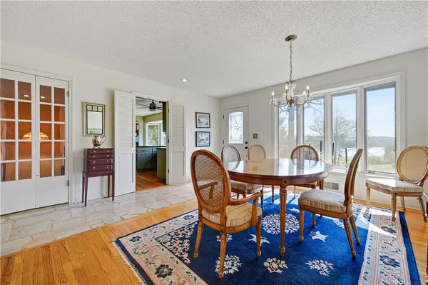 28 M ST, Lake Lotawana, MO 64086