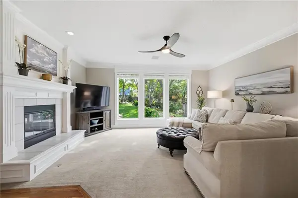 15231 Woodson LN, Overland Park, KS 66223