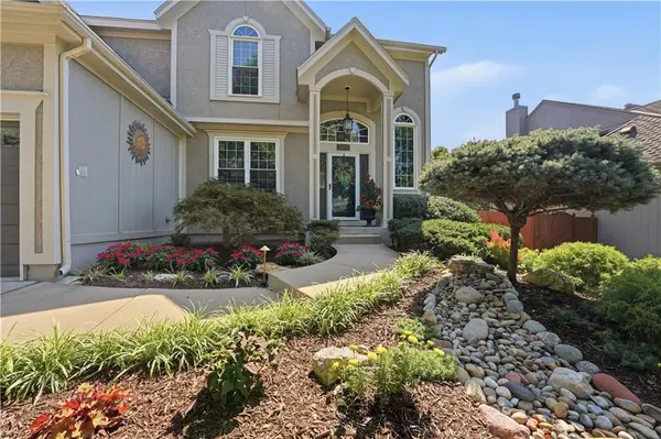 15231 Woodson LN, Overland Park, KS 66223
