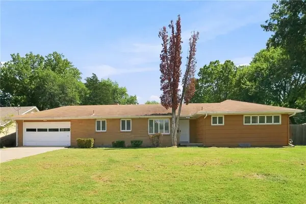 1405 N McCoy ST, Independence, MO 64050