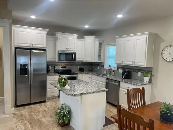 5205 University AVE, St Joseph, MO 64503