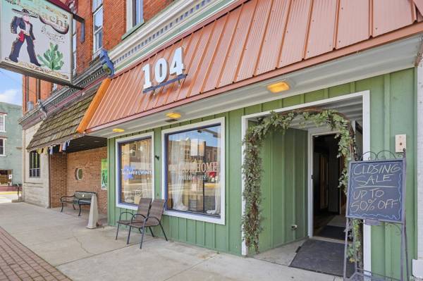 104 W Main ST, Albion, IN 46701-1114
