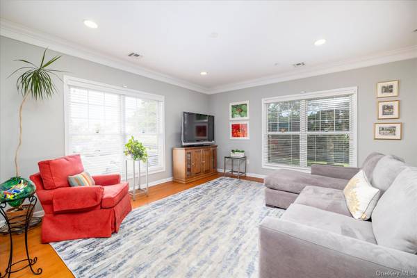77 Maple AVE #100, Rockville Centre, NY 11570