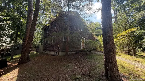 9 Tillinghast PL, East Hampton, NY 11937