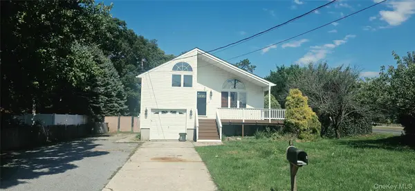 107 Parkview DR, Shirley, NY 11967