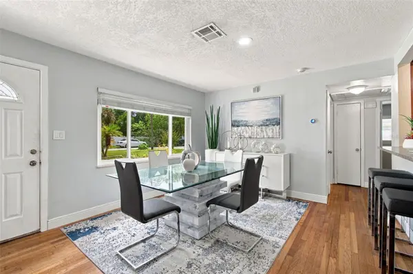 11006 N OAKLEAF AVE, Tampa, FL 33612