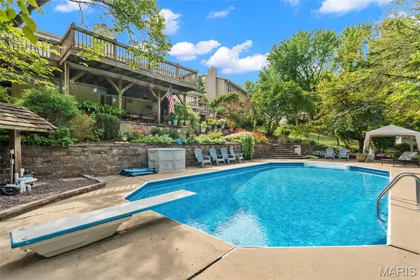 37 Great Lakes DR, St Peters, MO 63376