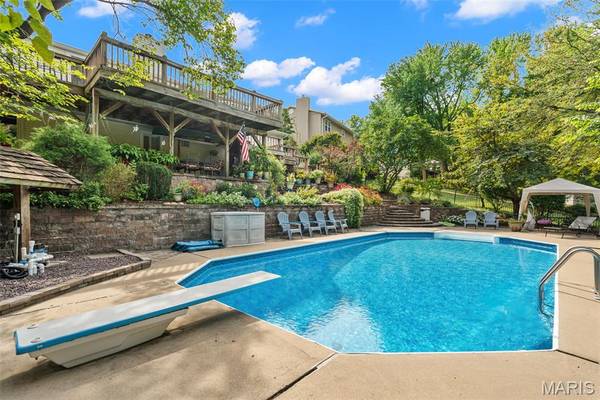 37 Great Lakes DR, St Peters, MO 63376