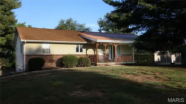 30 Hickory ST, Nashville, IL 62263