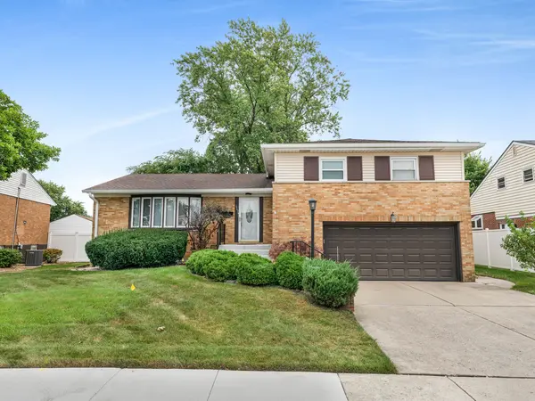 661 Winston DR, Melrose Park, IL 60160