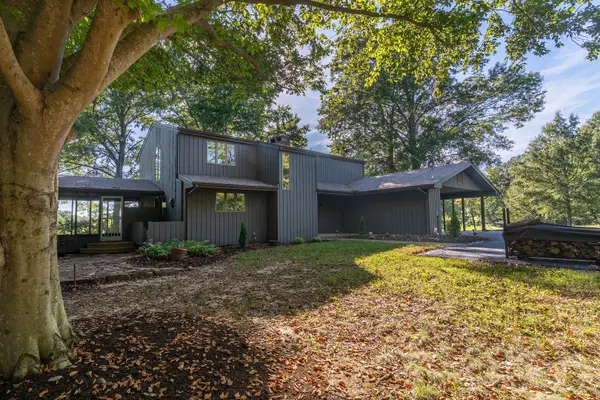 232 Potters RD, Makanda, IL 62958