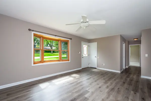 2312 Briar LN, Lindenhurst, IL 60046