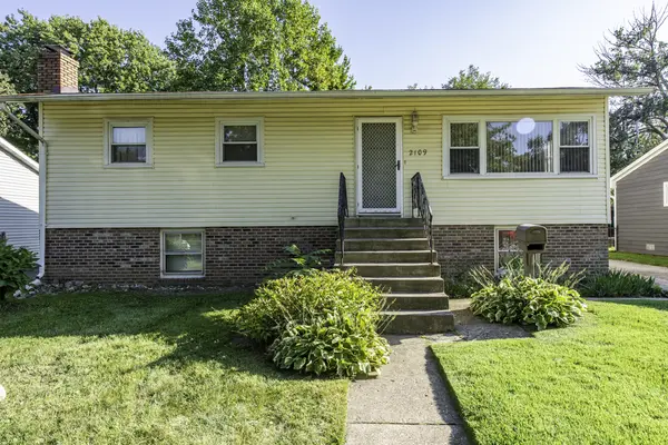 2109 W Pacific AVE, Waukegan, IL 60085