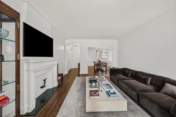 3300 N Lake Shore DR #8D, Chicago, IL 60657