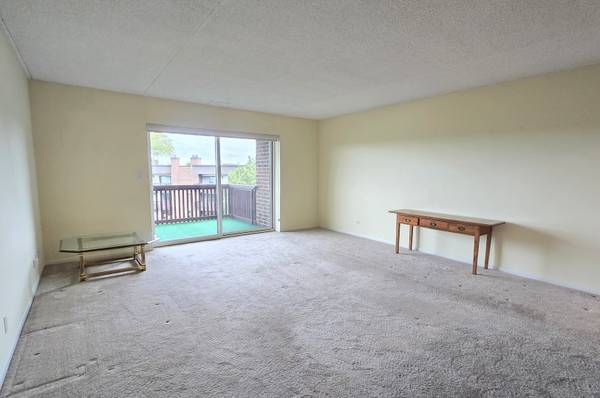 690 Chandler RD #408, Gurnee, IL 60031