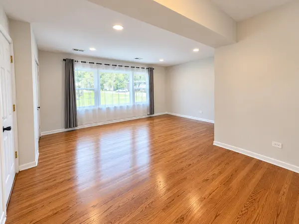 225 W Johnson ST #1A, Palatine, IL 60067